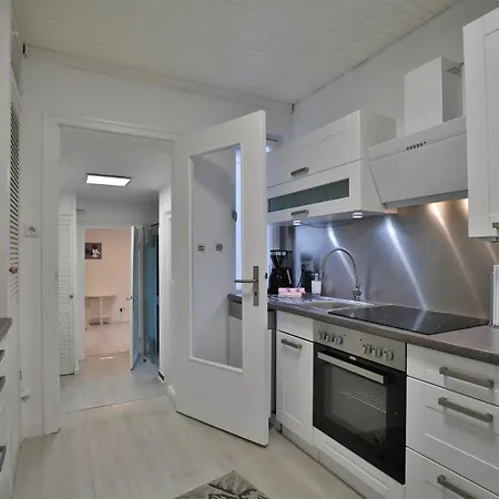 Nautic Lounge 45 *