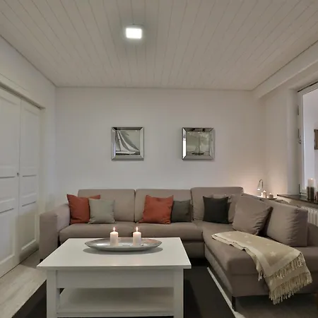 Nautic Lounge 45 *
